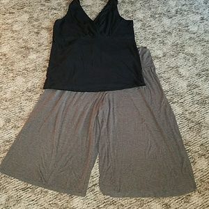 Maternity summer stretchy capri and tank